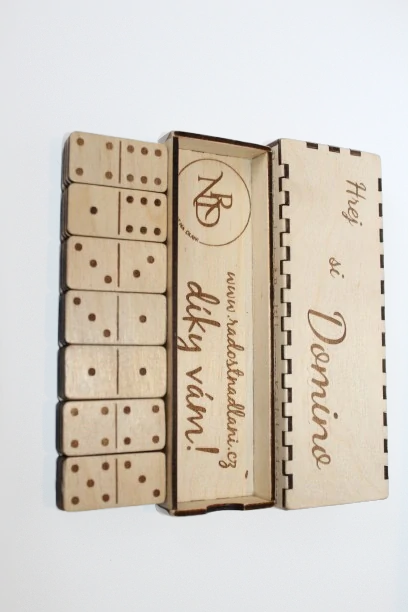Lakované dřevěné domino z překližky
